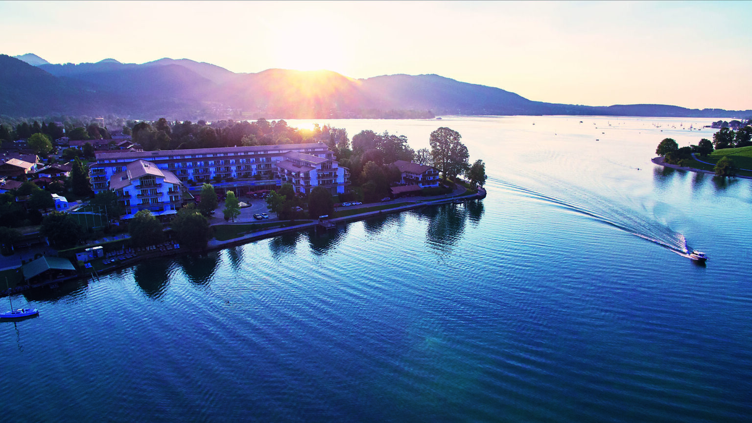 201807_0171_Shooting Sommer_Ausenaufnahme n Hotel_Frederik Dulay_bearb_2000x1125